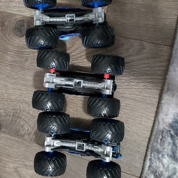 Monster Jam Split fire and ice grave digger, dragon and el toro loco - Picture 5 of 5